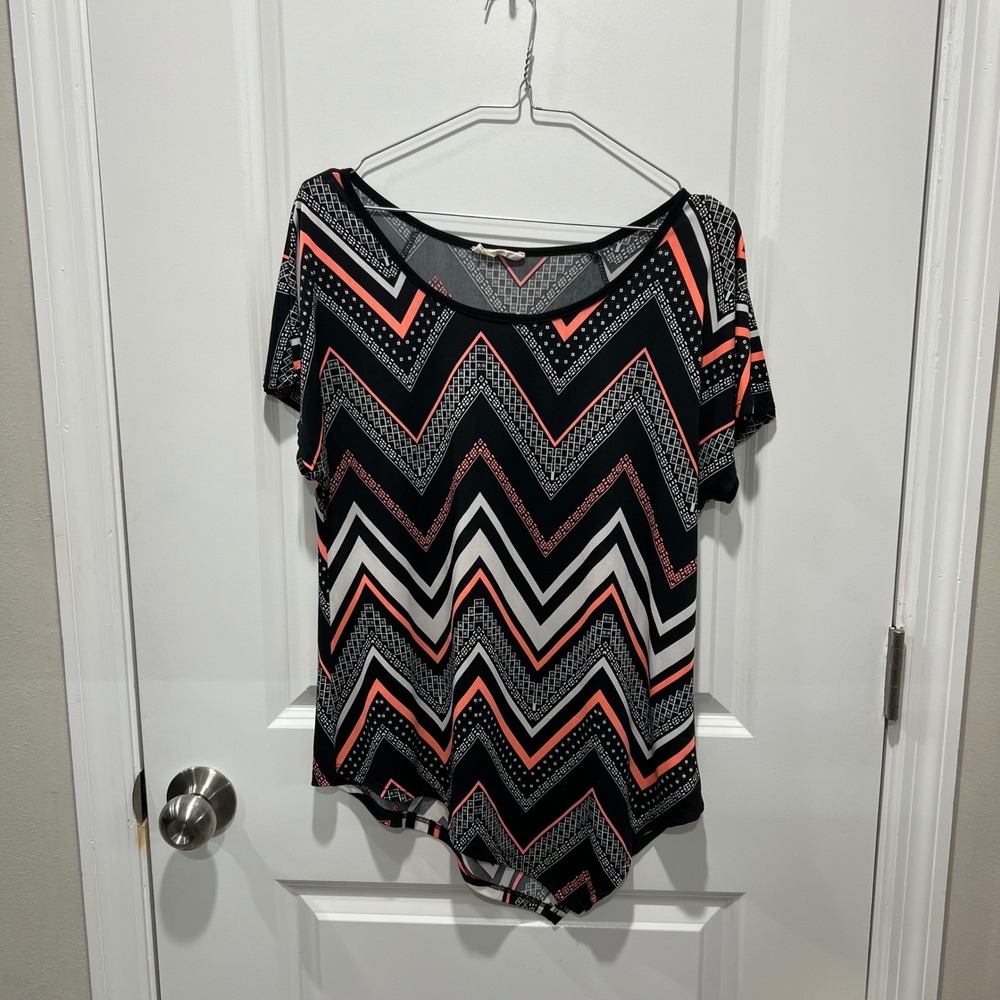 Rue Juju Womens Top Chevron Geometric Print Black Coral Small